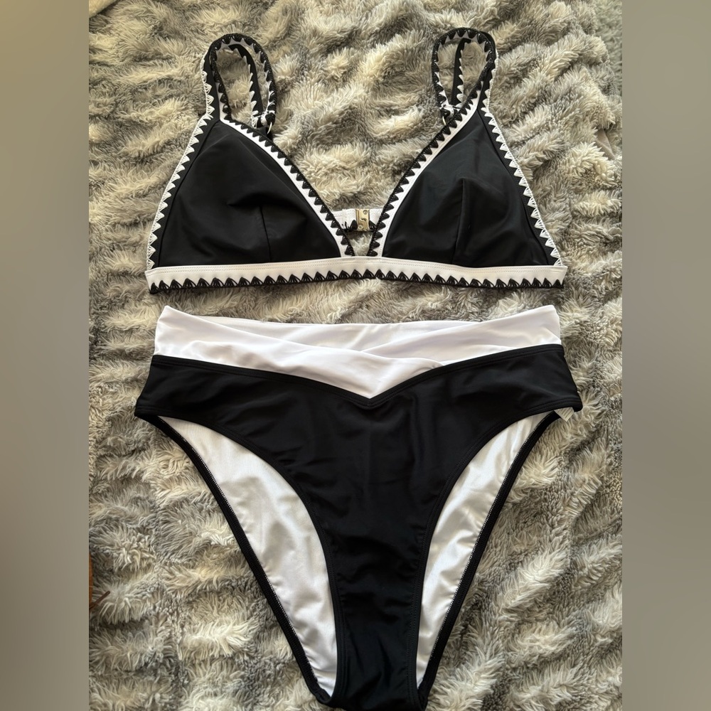 Cupshe Black and White Triangle Bikini Set